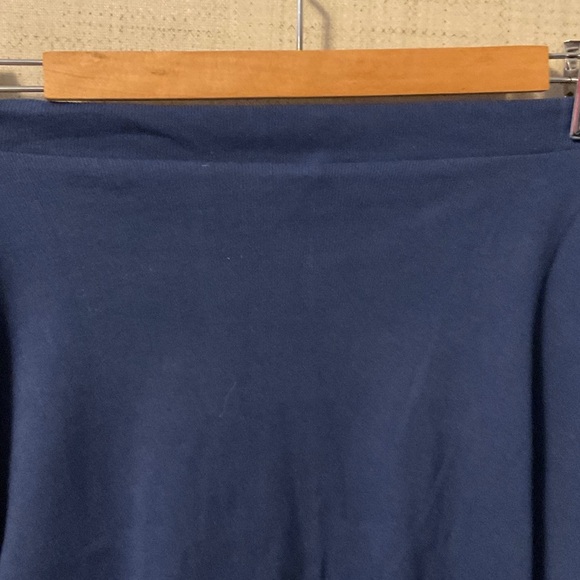 Chic Women's Navy Mini Skirt - Picture 2 of 3